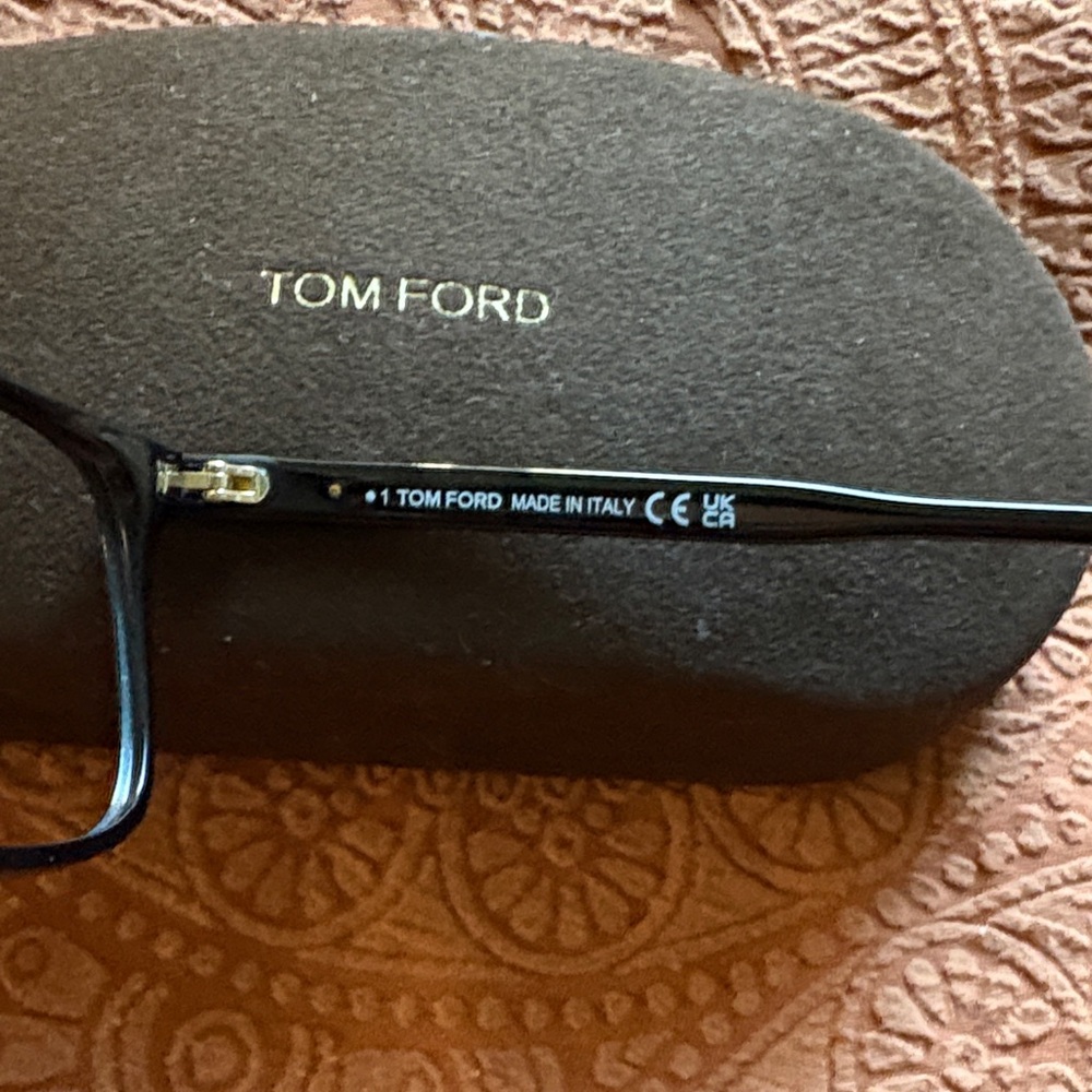 Tom Ford FT5802B-001 Eyeglasses w/case - Picture 3 of 5